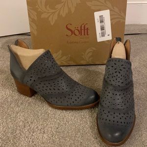 Sofft blue leather bootie